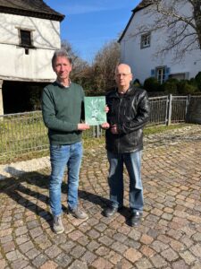 Das beste Prüfungsergebnis erzielte Dr. Endres (rechts) mit einer sehr guten Note in allen Fachgebieten.